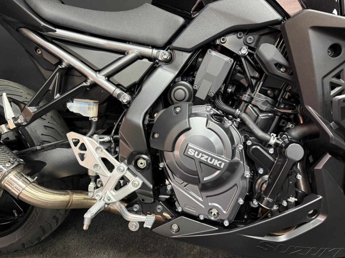 Suzuki GSX 800 FRQM4 GSX-8R