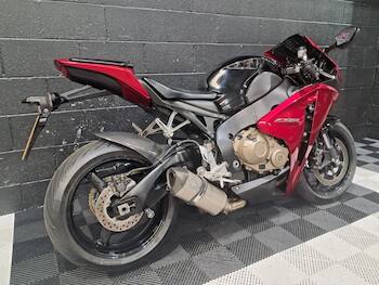 Used Honda CBR1000RR Fireblade undefined for sale - bike-79593563: Photo
