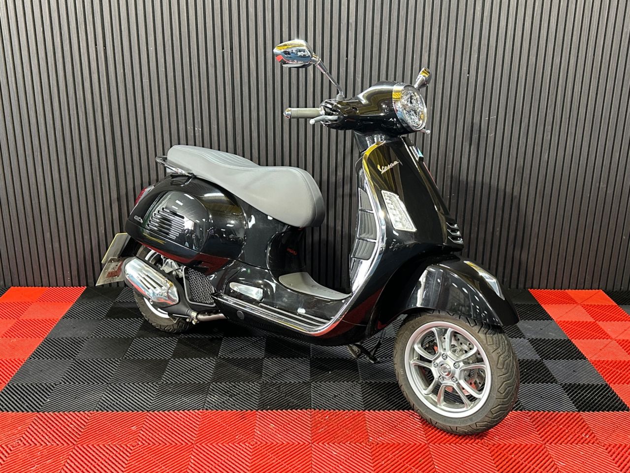 Used Piaggio Vespa GTS for sale - 78838729: Photo 6