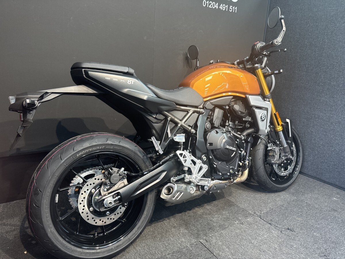 Suzuki GSX-8T