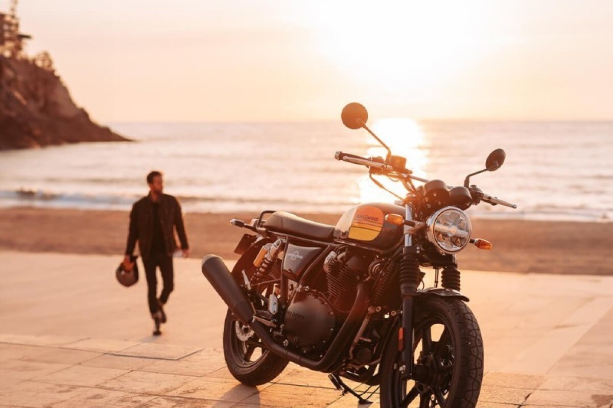 Royal Enfield Interceptor 650 BARCELONA BLUE