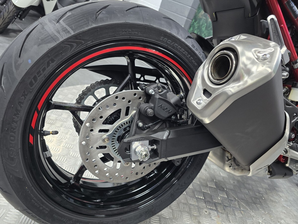 Kawasaki Z900 ZR900SSFAN