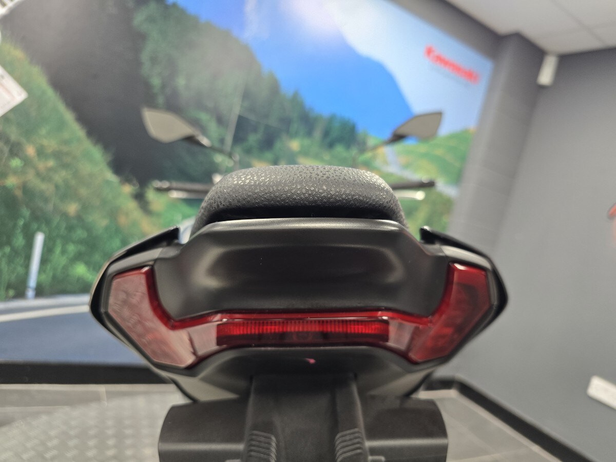 Kawasaki Z900 ZR900SSFAN