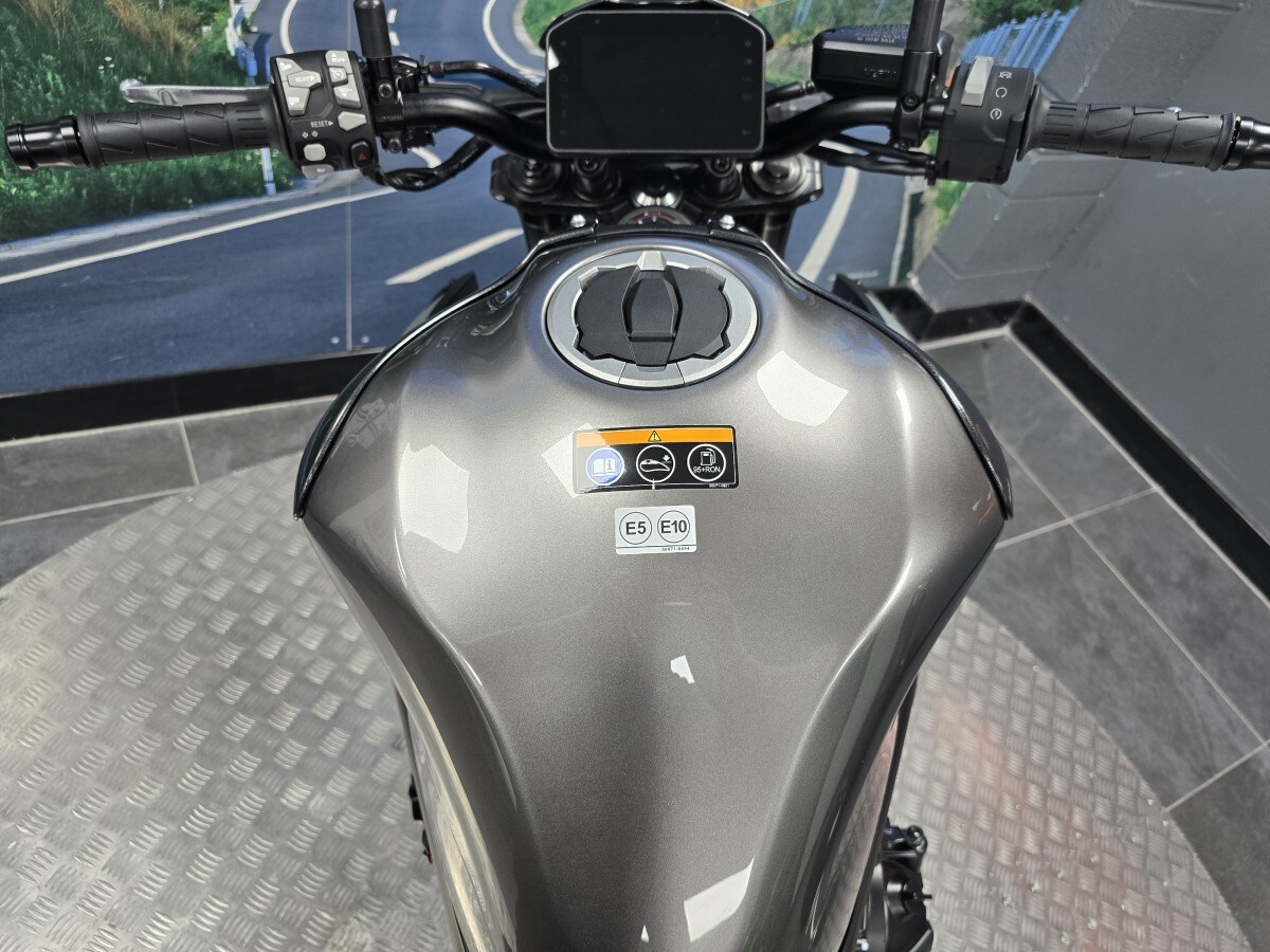 Kawasaki Z900 ZR900SSFAN