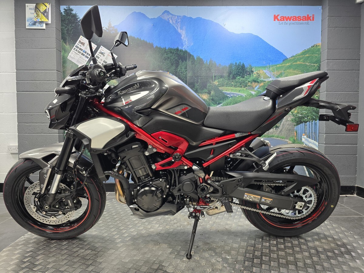 Kawasaki Z900 ZR900SSFAN