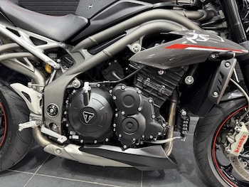 Used Triumph SPEED TRIPLE RS 1050 2019 for sale - bike-78243169: Photo
