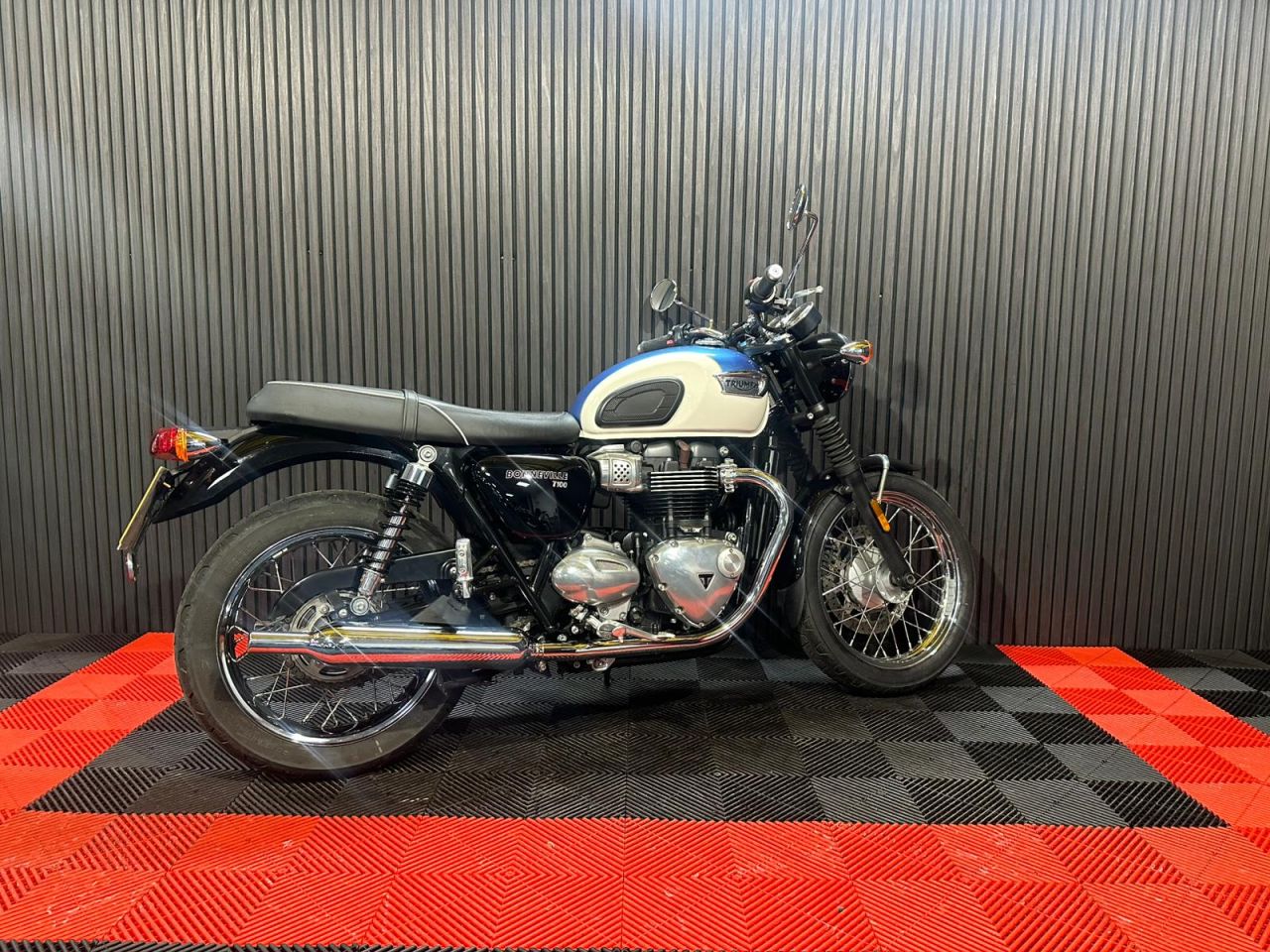 Used Triumph Bonneville T100 for sale - 78434776: Photo 9