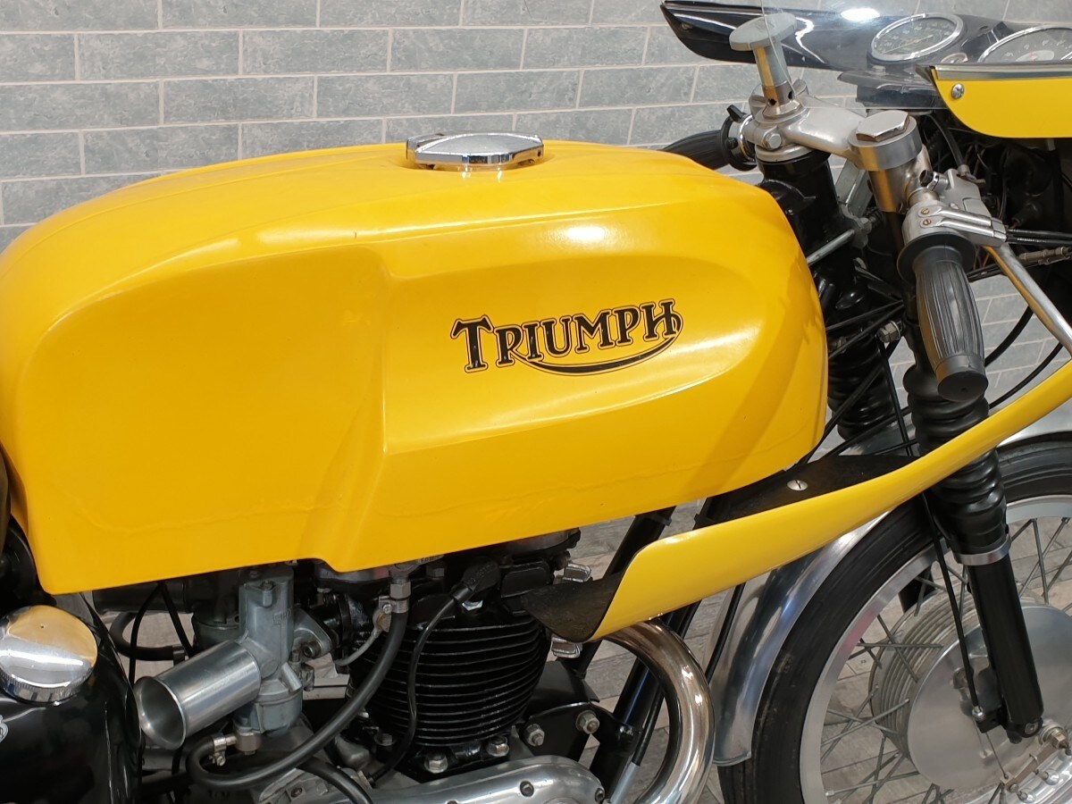 Triumph DUPLEX 6T THUNDERBIRD 650 Dunstall Cafe Racer *Te