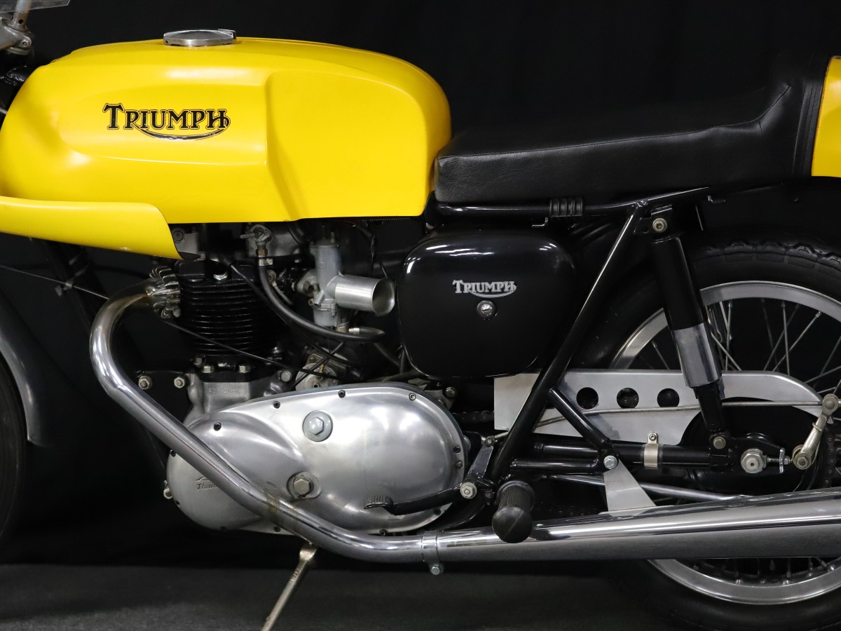 Triumph DUPLEX 6T THUNDERBIRD 650 Dunstall Cafe Racer *Te