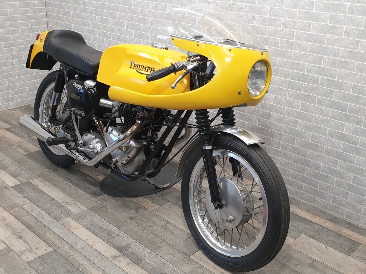 Triumph DUPLEX 6T THUNDERBIRD 650 Dunstall Cafe Racer *Te