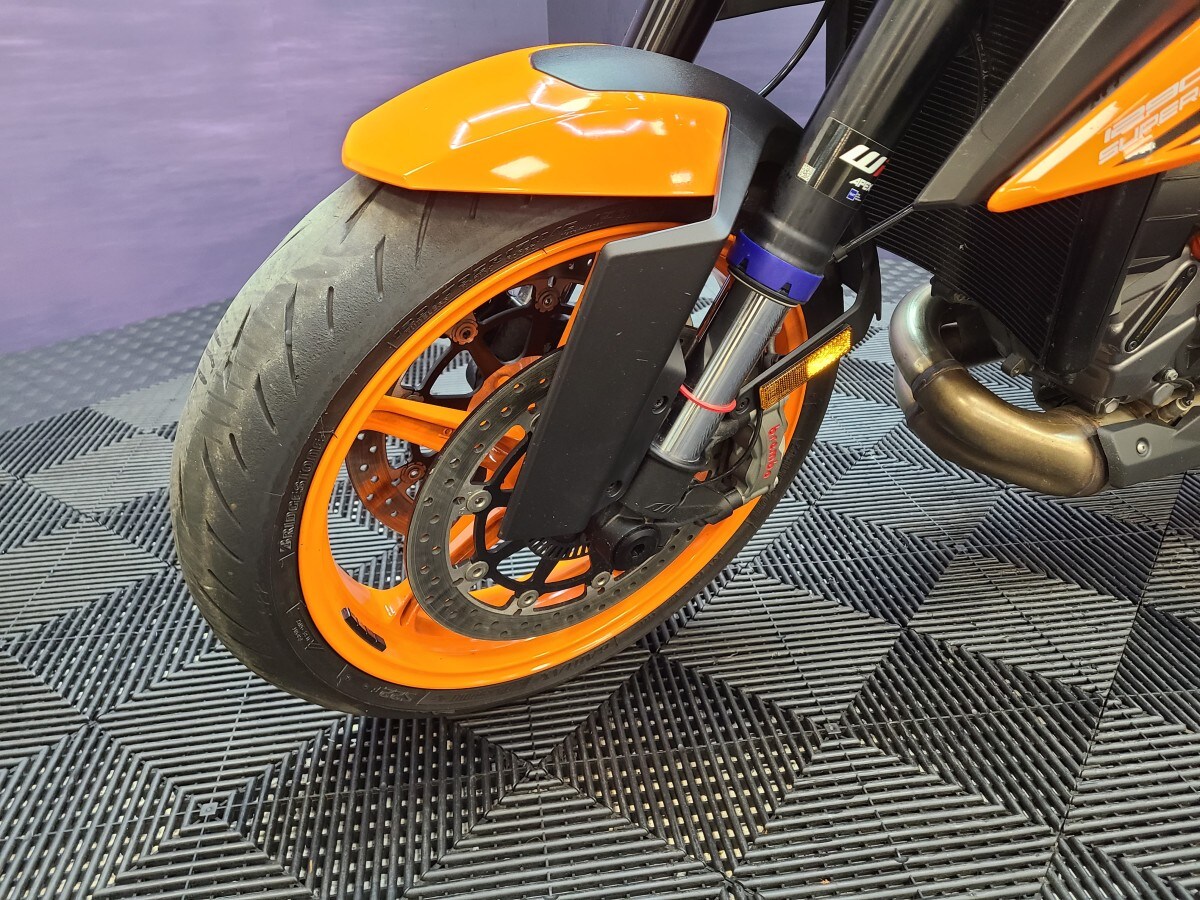 KTM 1290 SUPERDUKE R EVO 23