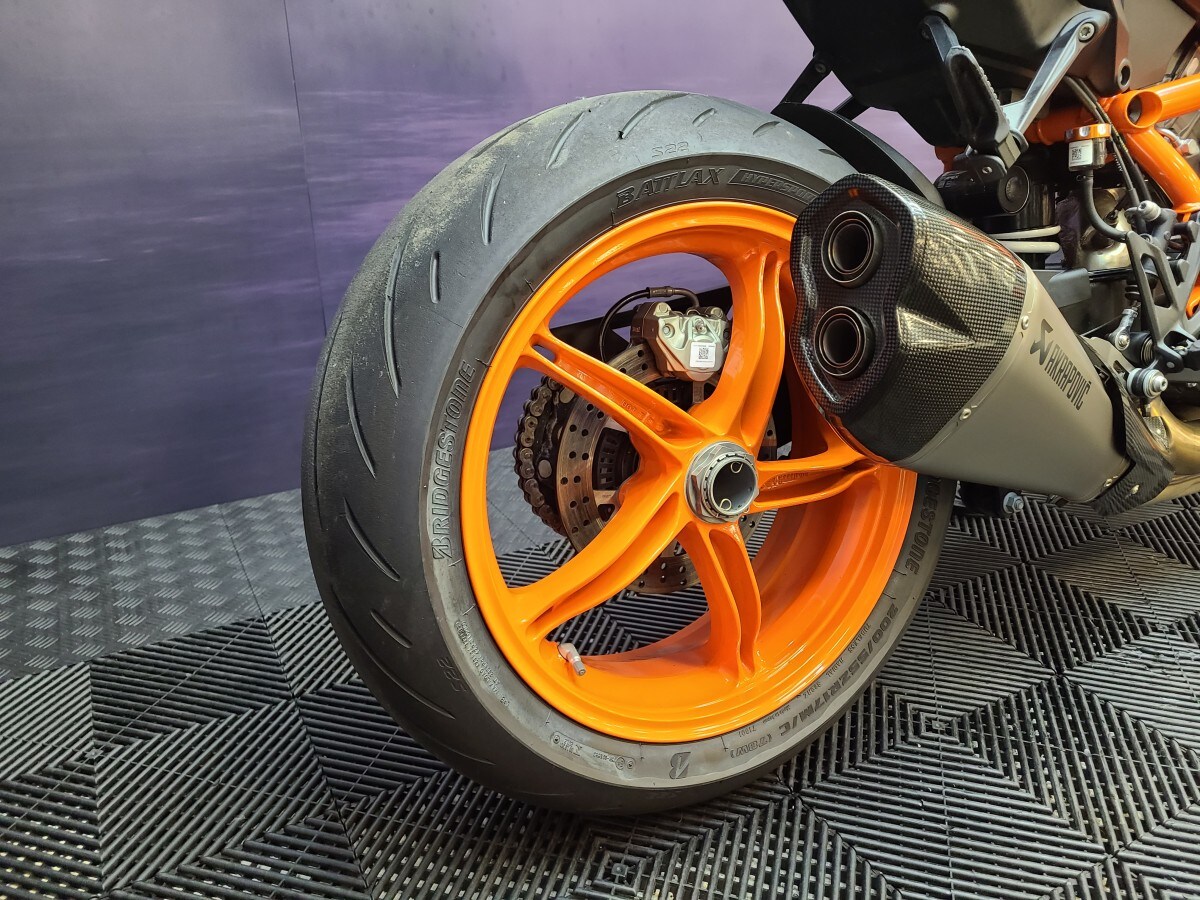 KTM 1290 SUPERDUKE R EVO 23