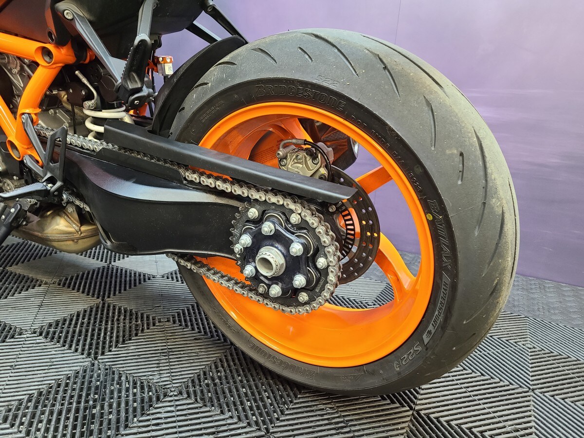 KTM 1290 SUPERDUKE R EVO 23