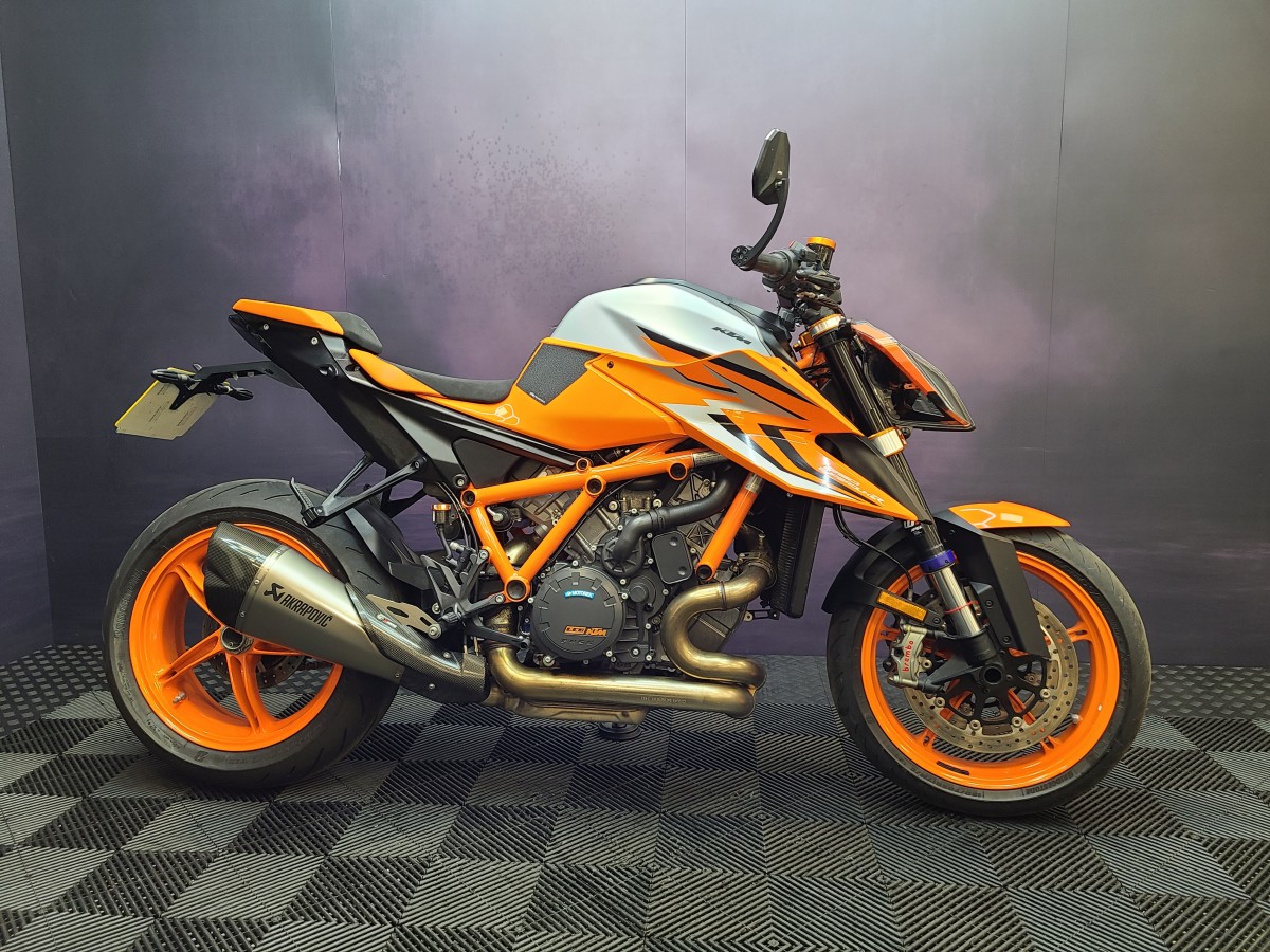 KTM 1290 SUPERDUKE R EVO 23
