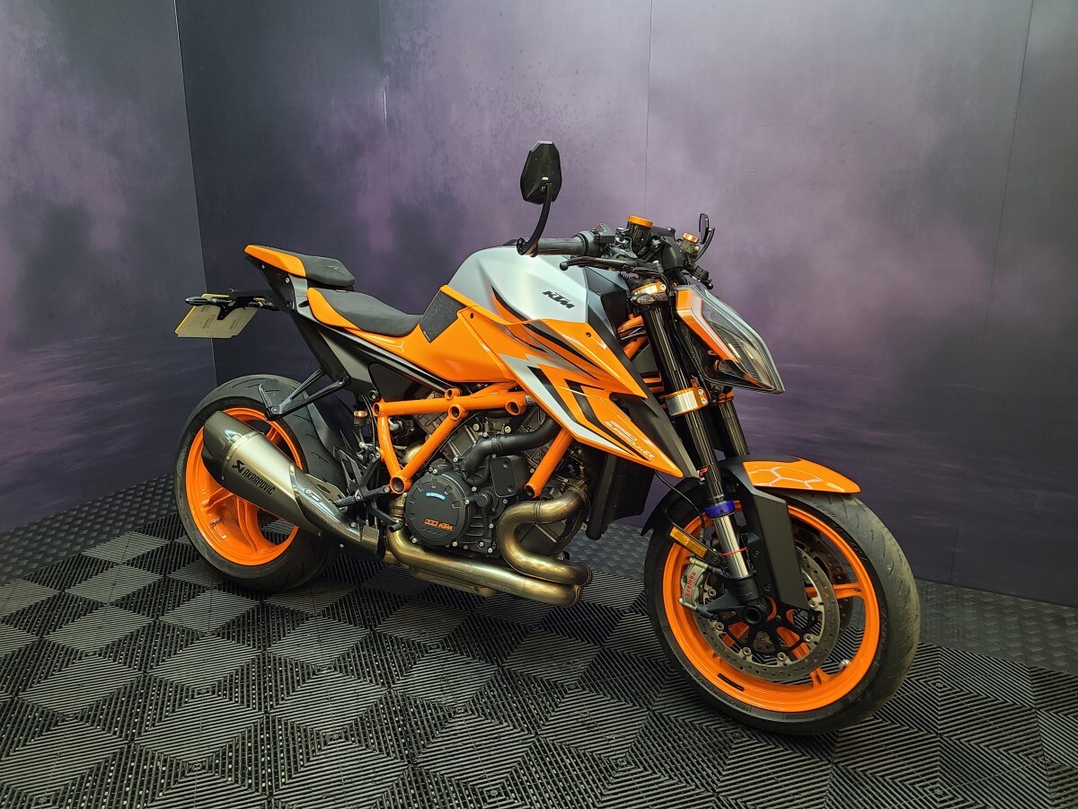 KTM 1290 SUPERDUKE R EVO 23