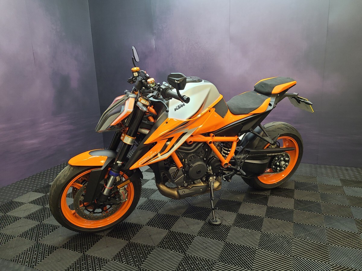 KTM 1290 SUPERDUKE R EVO 23