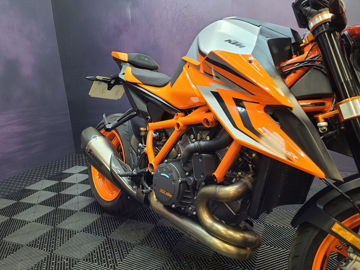 KTM 1290 SUPERDUKE R EVO 23