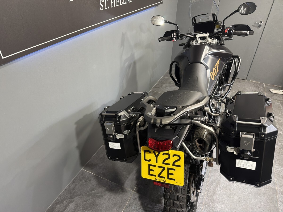 Triumph TIGER 900 BOND EDITION