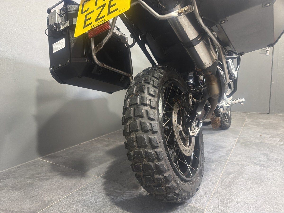 Triumph TIGER 900 BOND EDITION