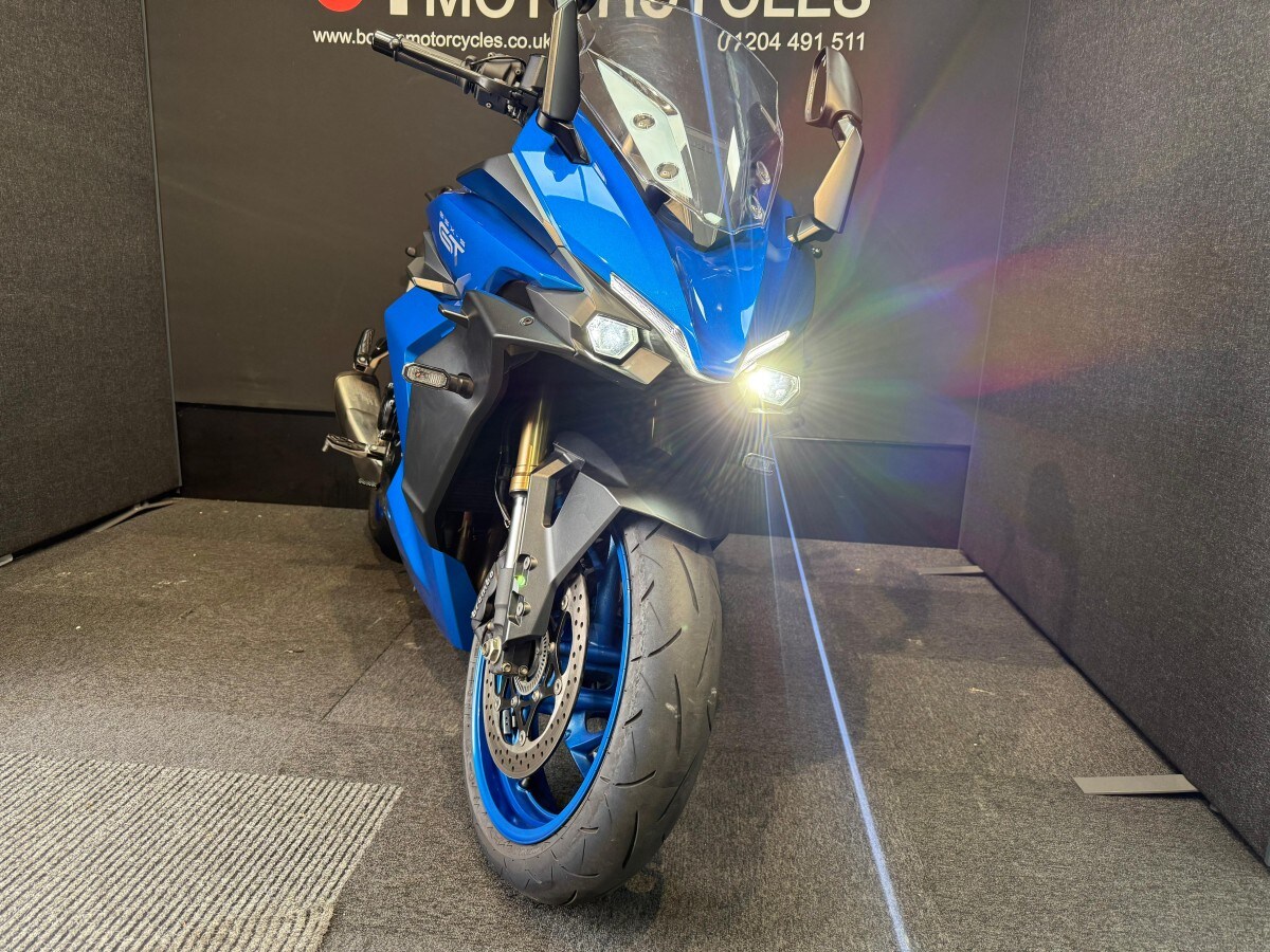 Suzuki GSXS 1000 GT