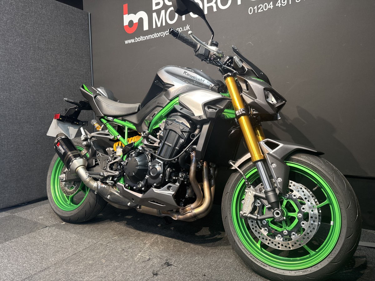 Kawasaki Z900 SE PERFORMANCE