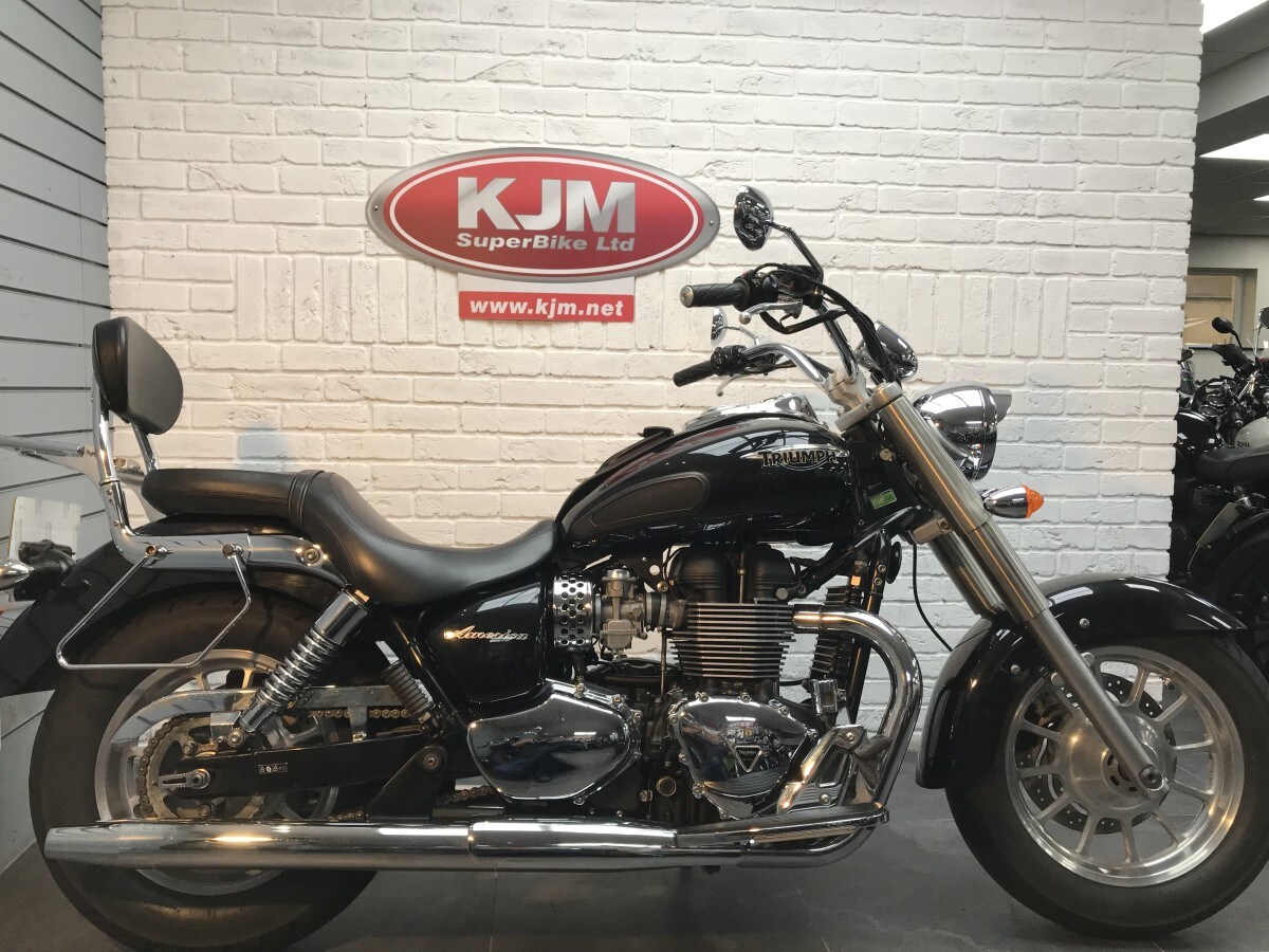 Triumph BONNEVILLE AMERICA