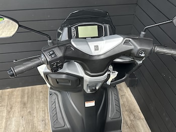 Used Suzuki BURGMAN STREET 125 undefined for sale - bike-77869056: Photo