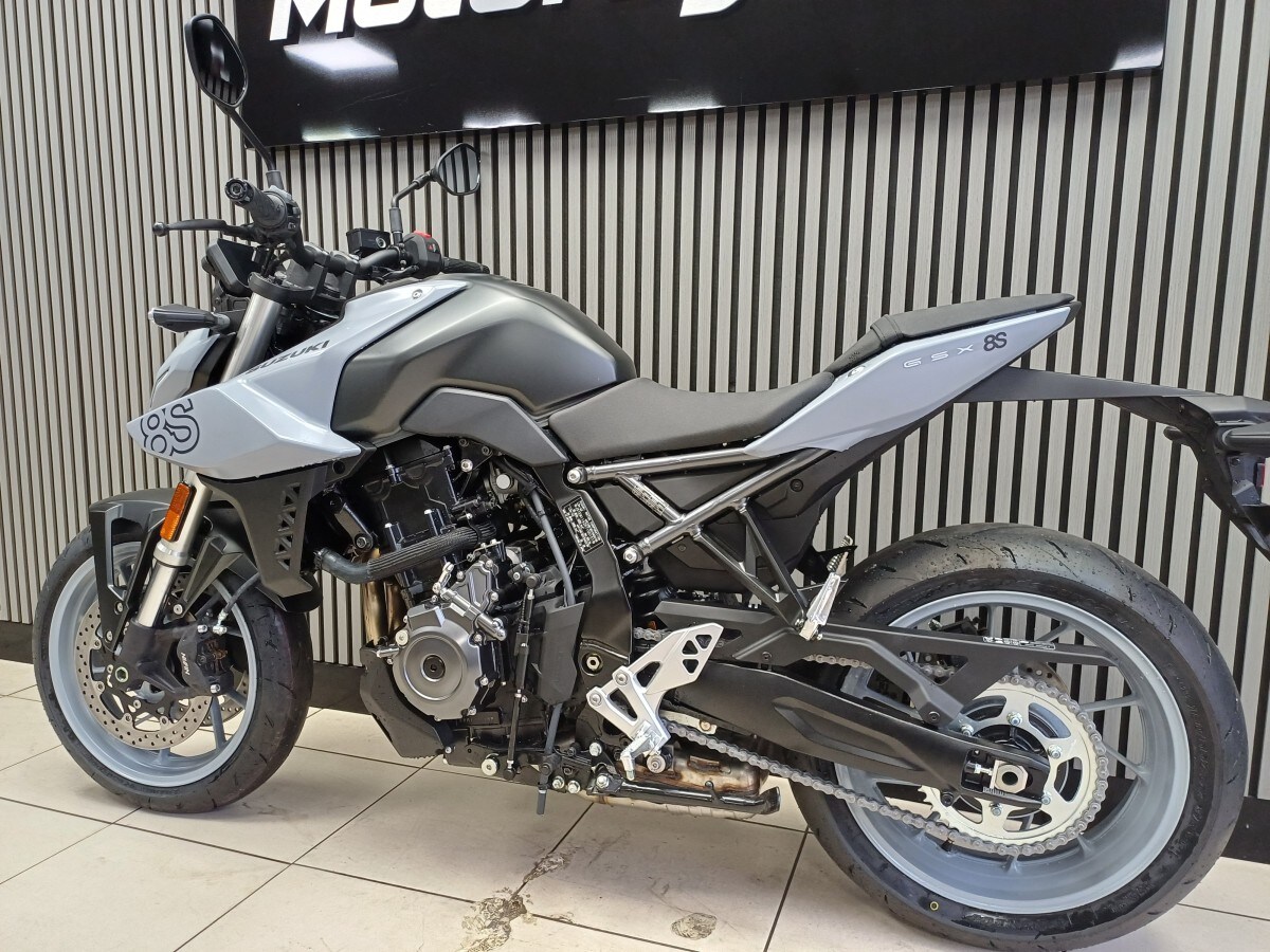 Suzuki GSX-8S