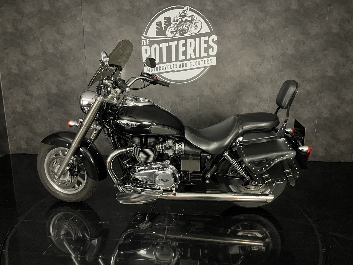 Triumph BONNEVILLE AMERICA