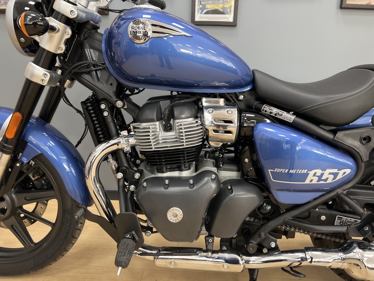 Royal Enfield SUPER METEOR 650 Astral