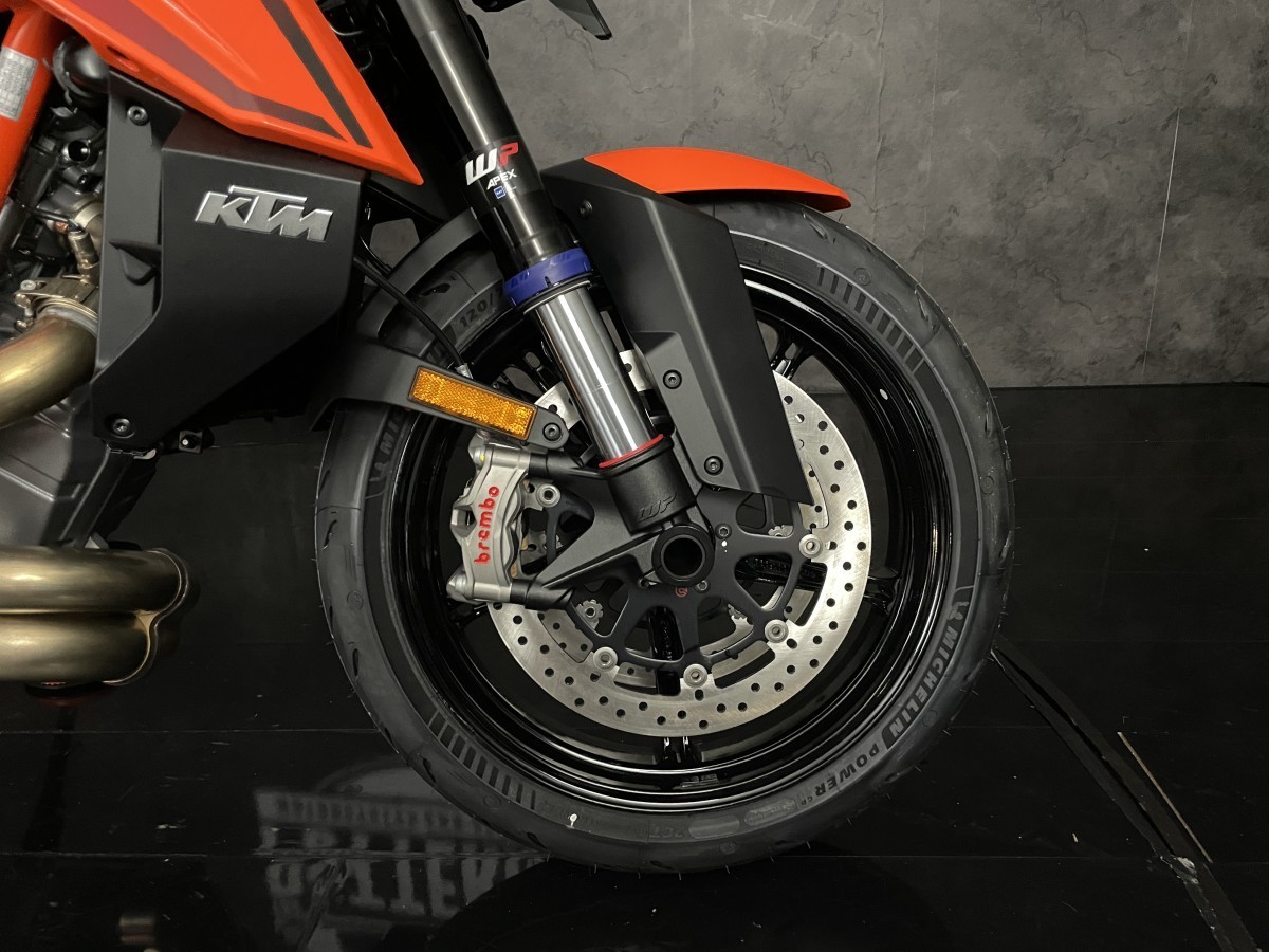 KTM 1390 Super Duke R EVO