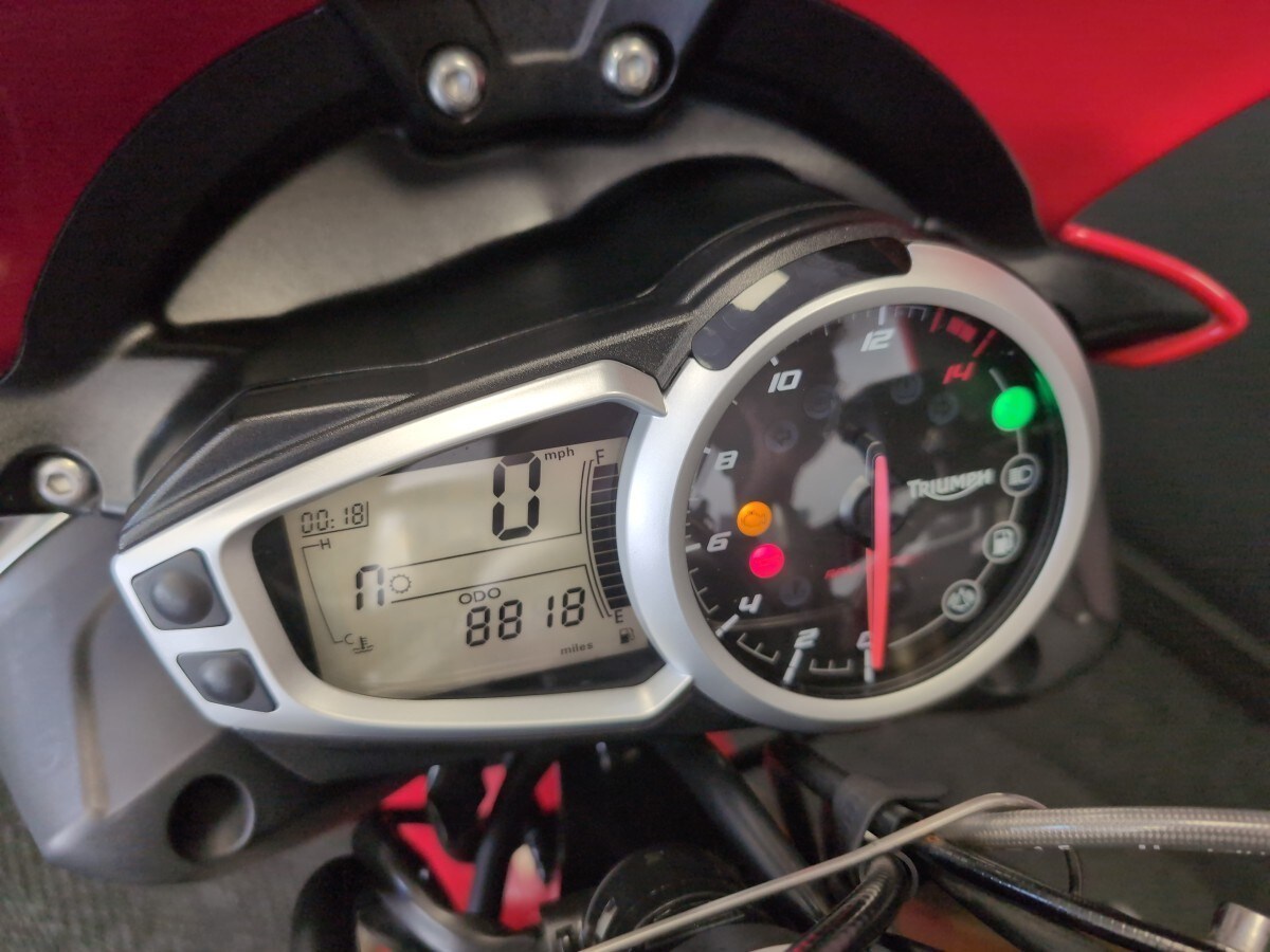 Triumph STREET TRIPLE ABS