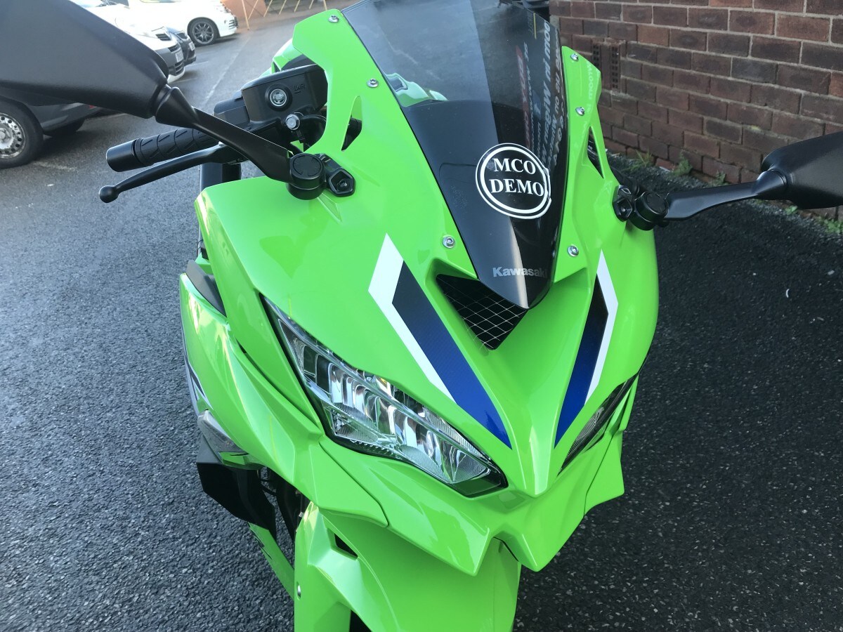 Kawasaki Ninja ZX-4RR ZX400