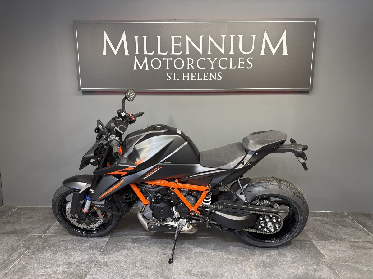 KTM 1390 SUPERDUKE R EVO ORANGE ONLY