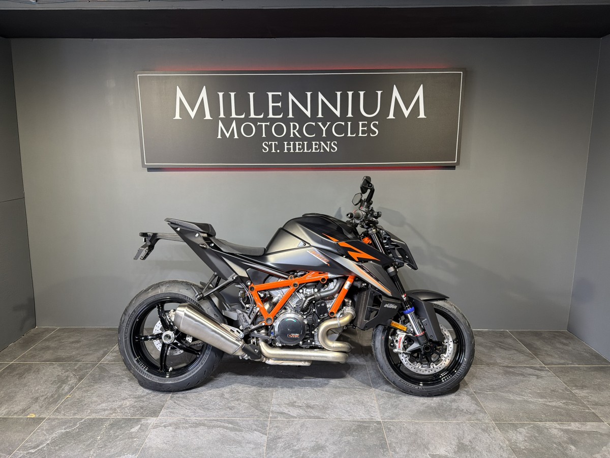 KTM 1390 SUPERDUKE R EVO ORANGE ONLY