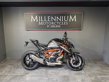 Used KTM 1390 SUPERDUKE R EVO ORANGE ONLY undefined for sale - bike-77867495: Photo