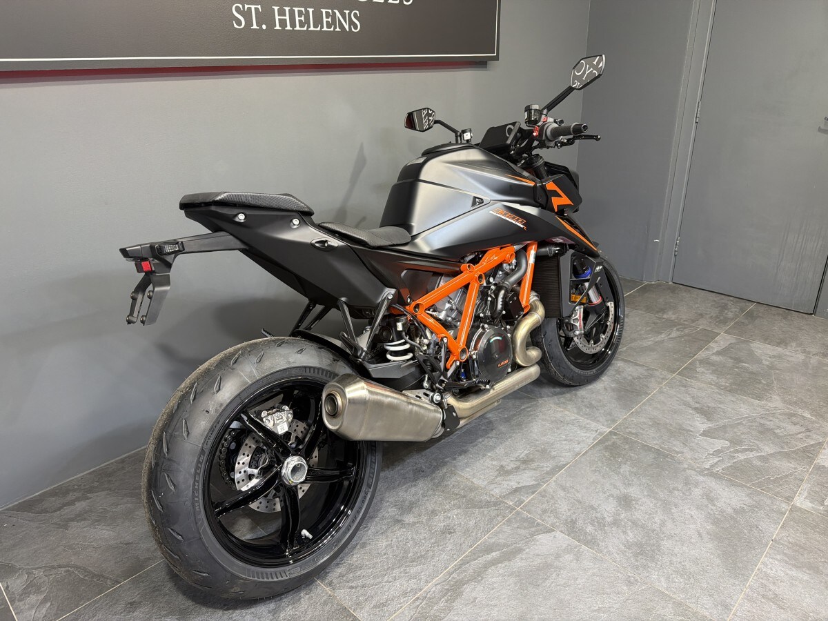 KTM 1390 SUPERDUKE R EVO ORANGE ONLY