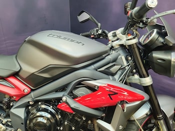 Used Triumph STREET TRIPLE 675 R 2013 for sale - bike-78165299: Photo