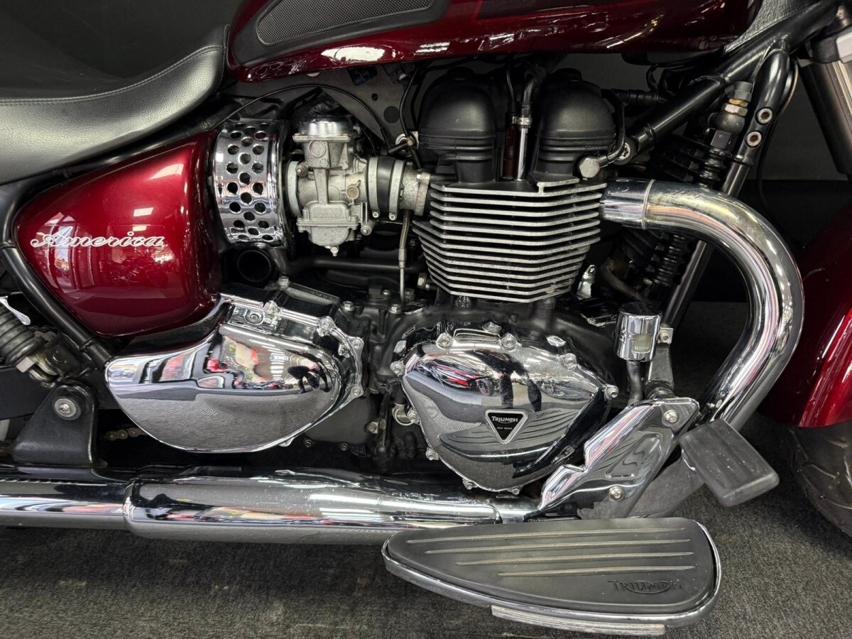 Triumph BONNEVILLE AMERICA 8
