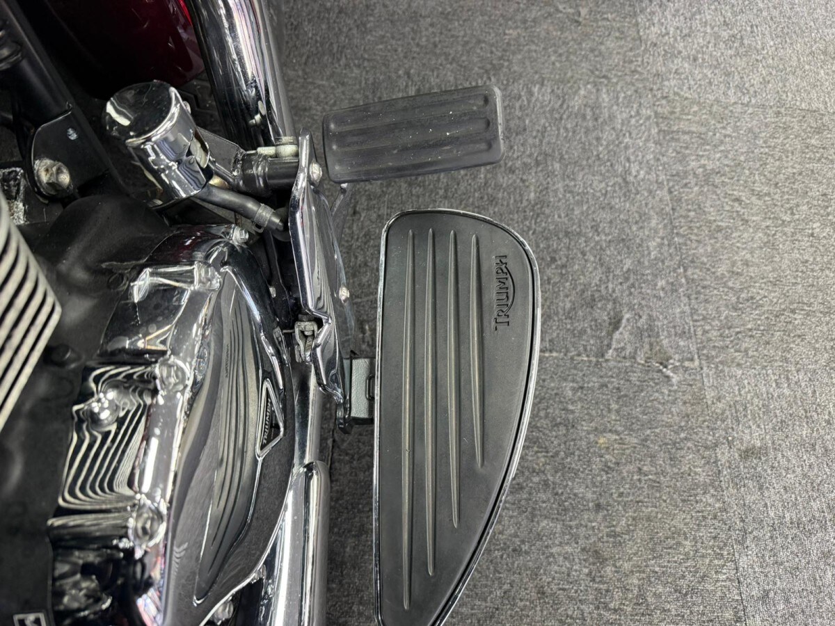 Triumph BONNEVILLE AMERICA 8