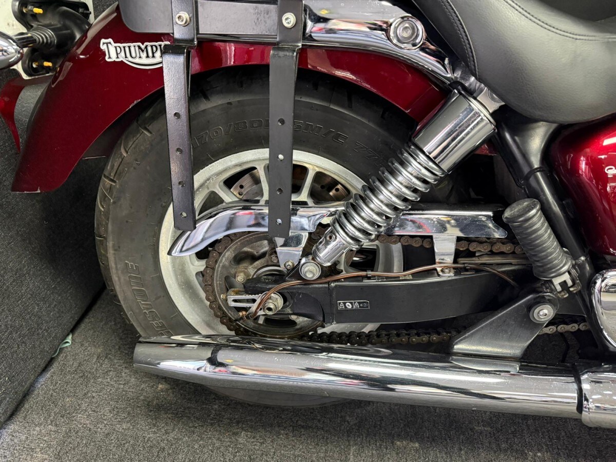 Triumph BONNEVILLE AMERICA 8