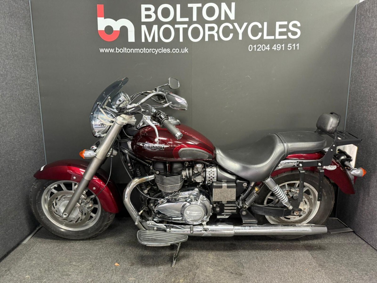 Triumph BONNEVILLE AMERICA 8