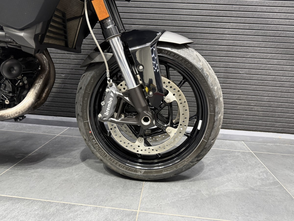 BMW F 900 XR TE Triple Black