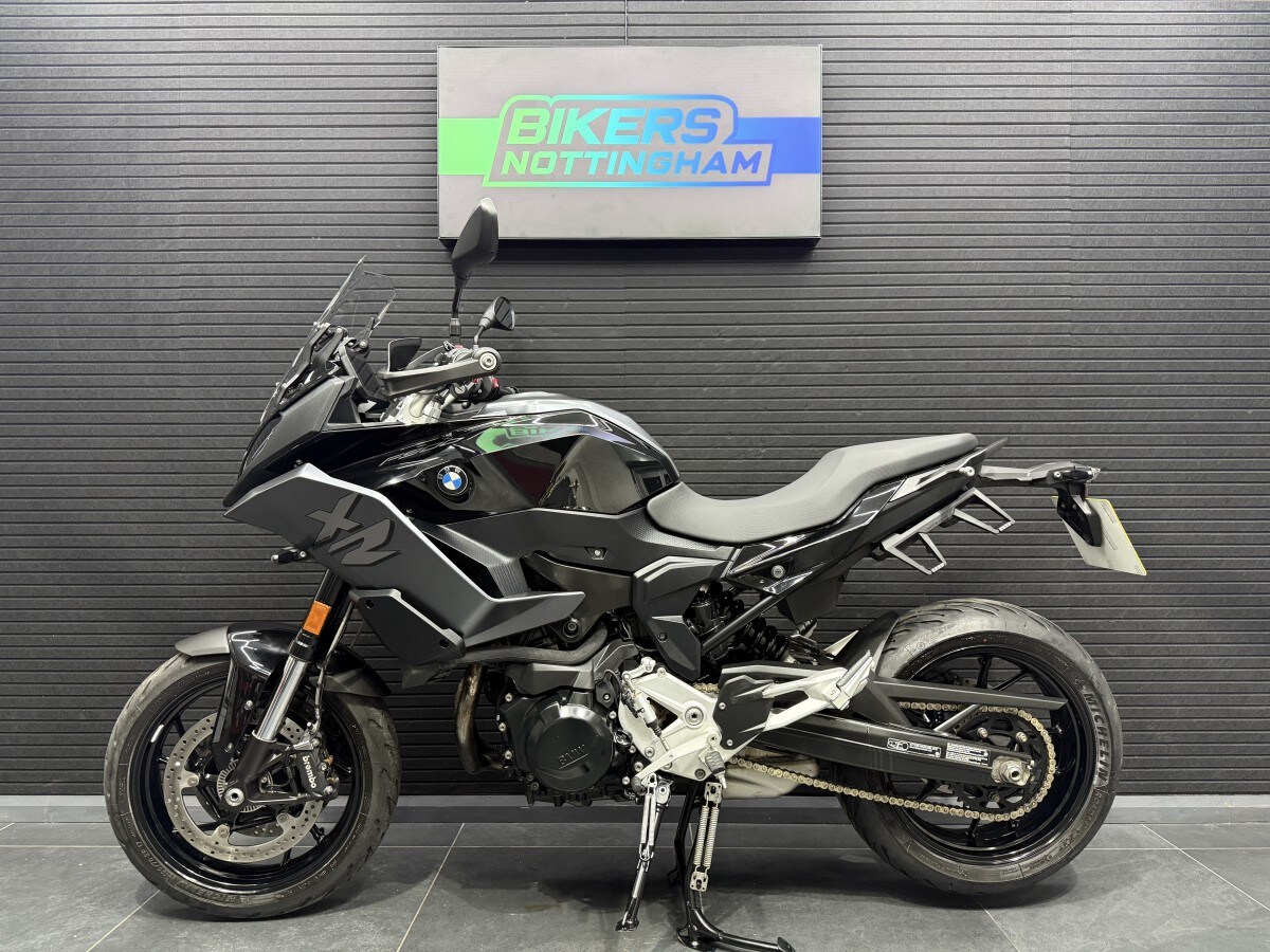 BMW F 900 XR TE Triple Black