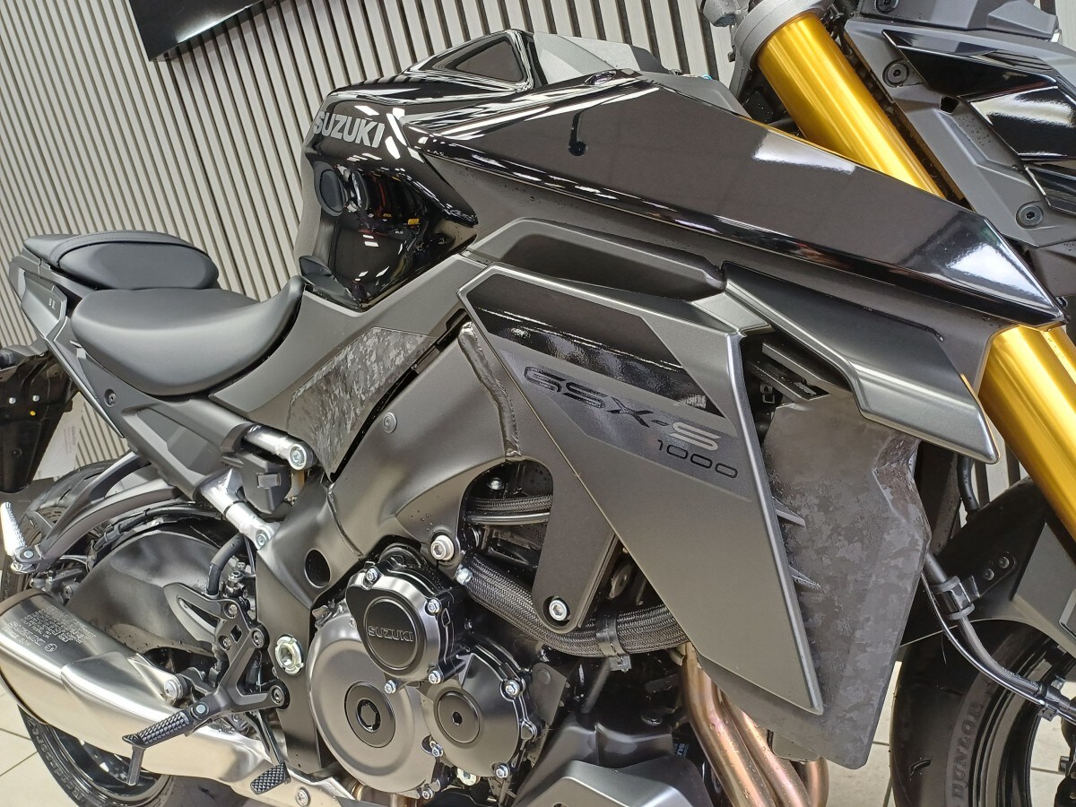 Suzuki GSXS1000