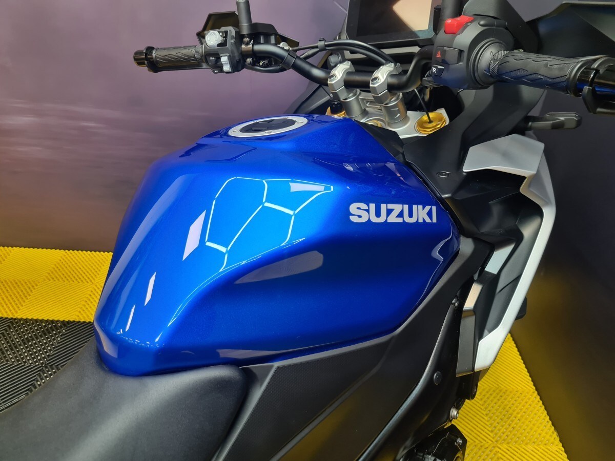 Suzuki GSX-S1000GX+