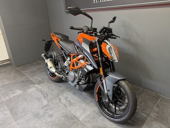 Used KTM 2023 390 DUKE..FOC QUICK SHIFTER & FINANCE FROM 3. undefined for sale - bike-77867609: Photo
