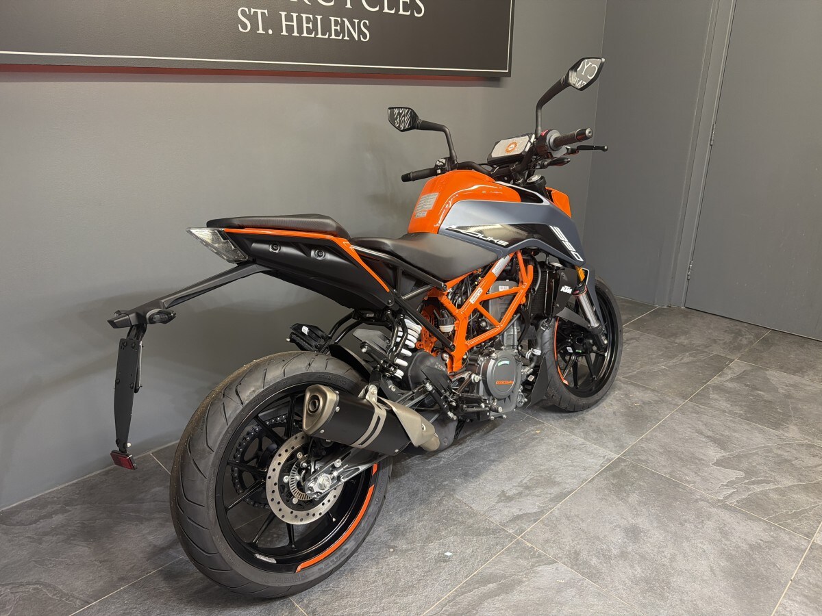 KTM 2023 390 DUKE..FOC QUICK SHIFTER & FINANCE FROM 3.
