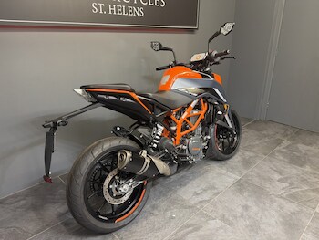 Used KTM 2023 390 DUKE..FOC QUICK SHIFTER & FINANCE FROM 3. undefined for sale - bike-77867609: Photo