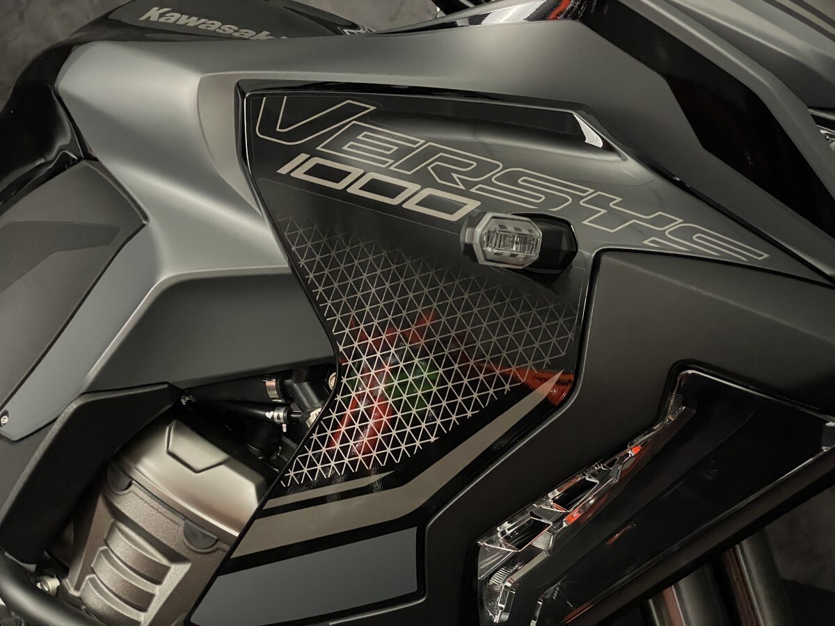 Kawasaki Versys 1000S KLZ1000ERFNN BK1/GY1